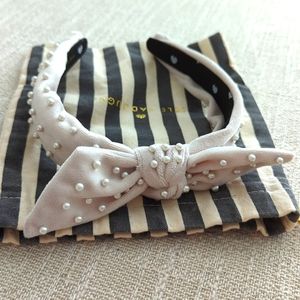 Lele Sadoughi thin, light gray velvet bow headband with pearls